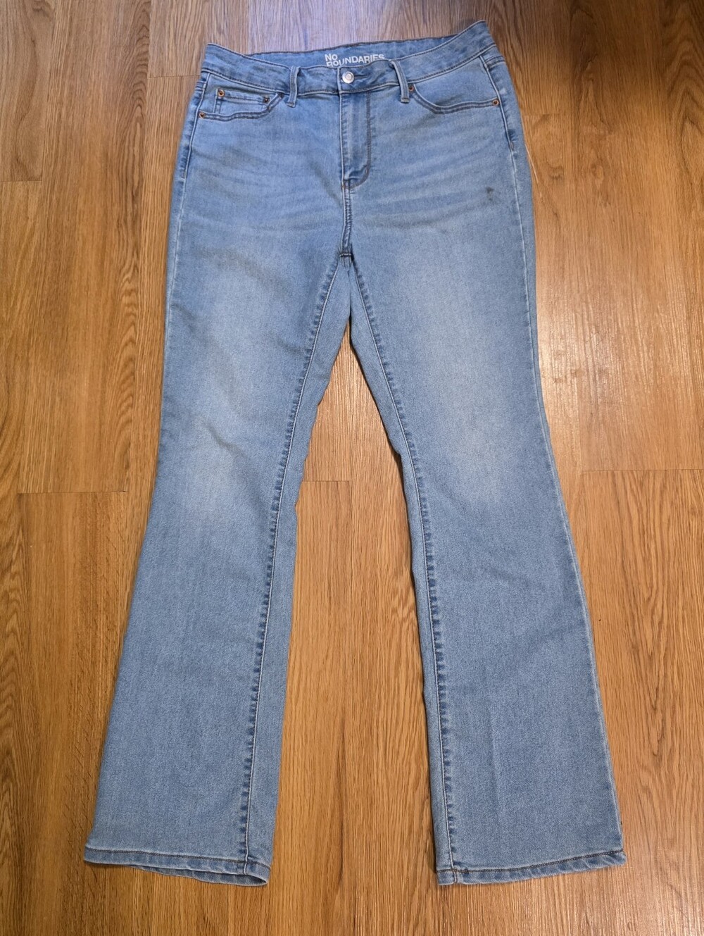 No Boundaries Women’s Lightwash Blue Denim Bootcut Jeans Size 14